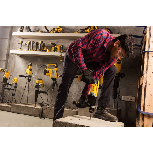 Трехрежимный перфоратор SDS-Plus 900 Вт DeWALT D25143K